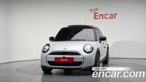 Mini Cooper 5Door Favoured 2025 года из Южной Кореи