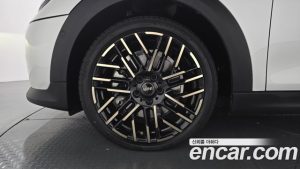 Mini Cooper 5Door Favoured 2025 года из Южной Кореи