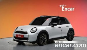 Mini Cooper 5Door Favoured 2025 года из Южной Кореи
