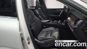 Volvo XC60 B5 ULTIMATE Bright 2023 года из Южной Кореи