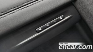 Land Rover Range Rover Evoque P250 R-Dynamic SE 2022 года из Южной Кореи