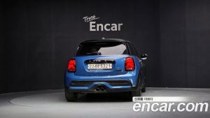 Mini Cooper CLASSIC 2024 года из Южной Кореи