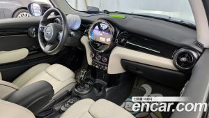 Mini Cooper CLASSIC 2024 года из Южной Кореи