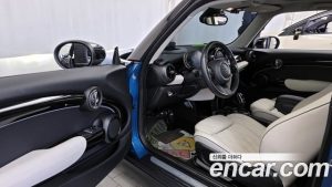Mini Cooper CLASSIC 2024 года из Южной Кореи