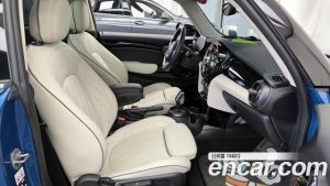 Mini Cooper CLASSIC 2024 года из Южной Кореи