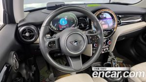 Mini Cooper CLASSIC 2024 года из Южной Кореи