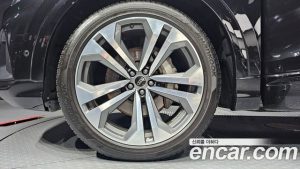 Audi Q8 55 TFSI 4WD Premium 2023 года из Южной Кореи
