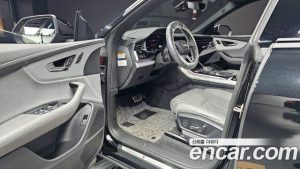 Audi Q8 55 TFSI 4WD Premium 2023 года из Южной Кореи