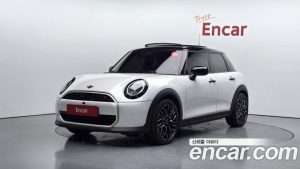 Mini Cooper 5Door Favoured 2025 года из Южной Кореи