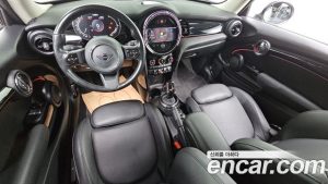 Mini Cooper CLASSIC 2024 года из Южной Кореи