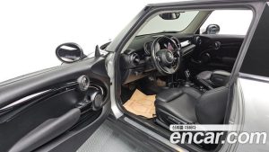 Mini Cooper CLASSIC 2024 года из Южной Кореи