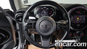 Mini Cooper CLASSIC 2024 года из Южной Кореи