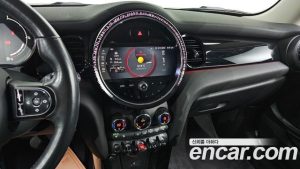 Mini Cooper CLASSIC 2024 года из Южной Кореи