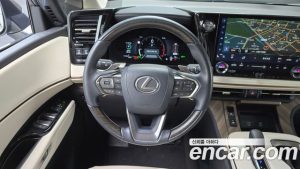 Lexus LM 500h Royal 2025 года из Южной Кореи