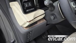 Lexus LM 500h Royal 2025 года из Южной Кореи