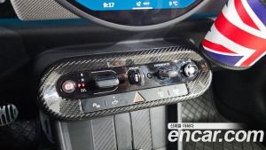 Mini Cooper Favoured 2025 года из Южной Кореи