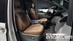 Hyundai Staria L3.5 Lounge 7-Seater 2025 года из Южной Кореи
