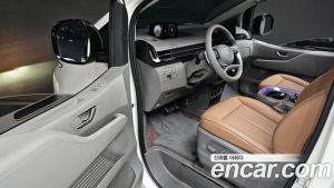 Hyundai Staria L3.5 Lounge 7-Seater 2025 года из Южной Кореи