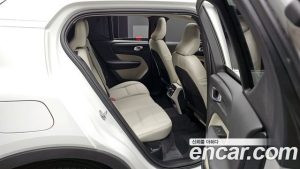 Volvo XC40 B4 ULTIMATE Bright 2024 года из Южной Кореи