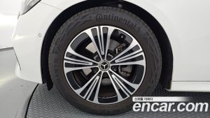 Mercedes-Benz E-Class E200 Avantgarde 2025 года из Южной Кореи