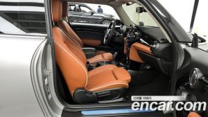 Mini Cooper CLASSIC 2024 года из Южной Кореи