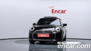 Mini Cooper Favoured 2025 года из Южной Кореи