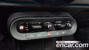 Mini Cooper Favoured 2025 года из Южной Кореи