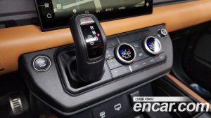 Land Rover Defender 110 P400 X 2024 года из Южной Кореи