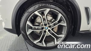 BMW X5 xDrive 40i xLine 2023 года из Южной Кореи