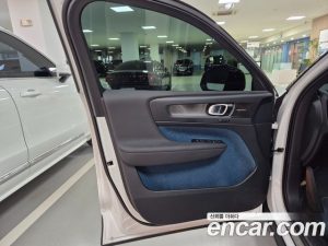 Volvo XC40 Twin ULTIMATE 2024 года из Южной Кореи