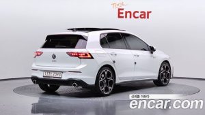 Volkswagen Golf 2.0 GTI 2025 года из Южной Кореи