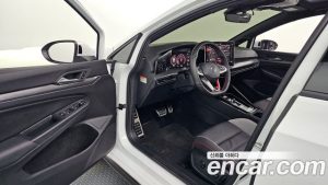 Volkswagen Golf 2.0 GTI 2025 года из Южной Кореи