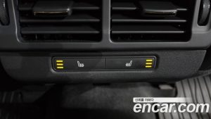 Land Rover Range Rover Evoque P250 Dynamic SE 2024 года из Южной Кореи