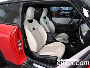 Mini Cooper Favoured 2025 года из Южной Кореи