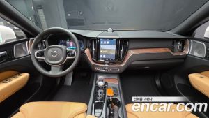 Volvo XC60 B5 ULTIMATE Bright 2023 года из Южной Кореи
