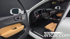 Volvo XC60 B5 ULTIMATE Bright 2023 года из Южной Кореи