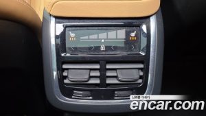 Volvo XC60 B5 ULTIMATE Bright 2023 года из Южной Кореи