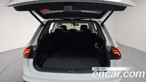 Volkswagen Tiguan 2.0 TSI Prestige 2023 года из Южной Кореи