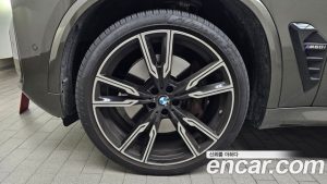 BMW X5 M60i 2024 года из Южной Кореи