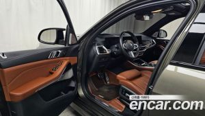 BMW X5 M60i 2024 года из Южной Кореи