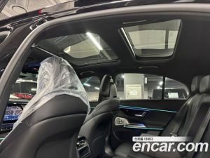 Mercedes-Benz E-Class E300 4MATIC Exclusive 2025 года из Южной Кореи