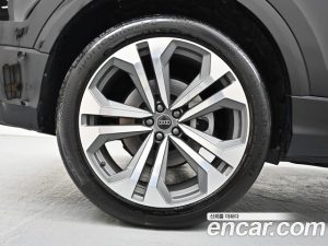 Audi Q8 55 TFSI 4WD Premium 2023 года из Южной Кореи