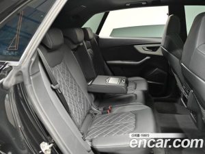 Audi Q8 55 TFSI 4WD Premium 2023 года из Южной Кореи