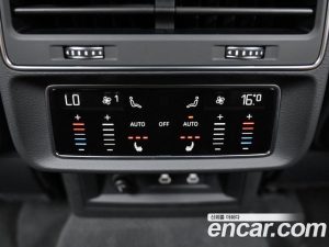 Audi Q8 55 TFSI 4WD Premium 2023 года из Южной Кореи