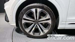 Audi Q8 55 TFSI 4WD Premium 2023 года из Южной Кореи