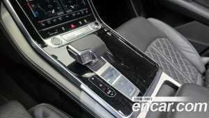 Audi Q8 55 TFSI 4WD Premium 2023 года из Южной Кореи