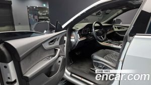 Audi Q8 55 TFSI 4WD Premium 2023 года из Южной Кореи
