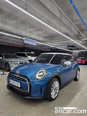 Mini Cooper CLASSIC Plus COMFORT PACK 2023 года из Южной Кореи