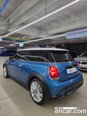 Mini Cooper CLASSIC Plus COMFORT PACK 2023 года из Южной Кореи