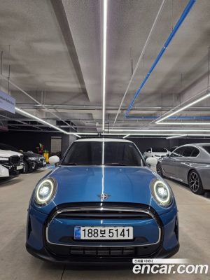 Mini Cooper CLASSIC Plus COMFORT PACK 2023 года из Южной Кореи